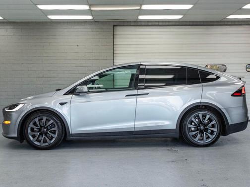Lunar Silver 2024 Tesla Model X Long Range