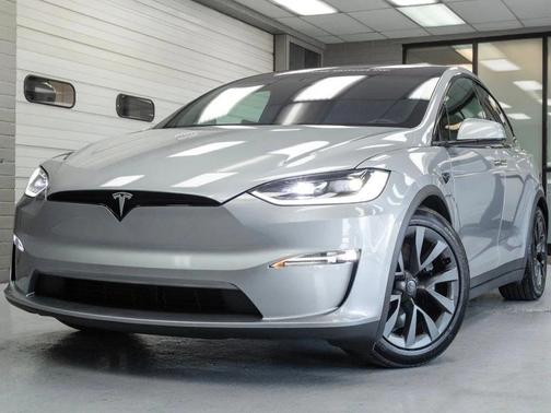 Lunar Silver 2024 Tesla Model X Long Range
