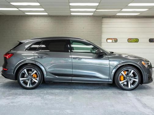 2022 Audi e-tron S Premium Plus