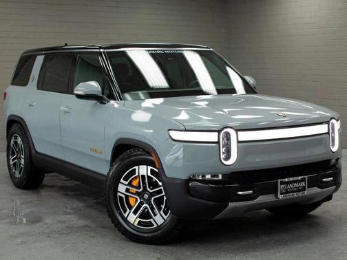 2023 Rivian R1S Adventure