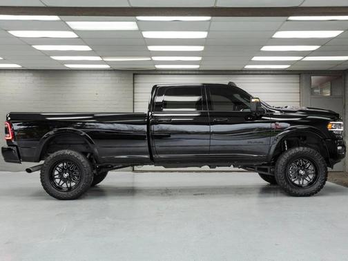 2023 RAM 3500 Laramie Crew Cab 4x4 8' Box