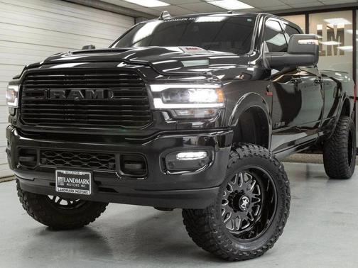 2023 RAM 3500 Laramie Crew Cab 4x4 8' Box