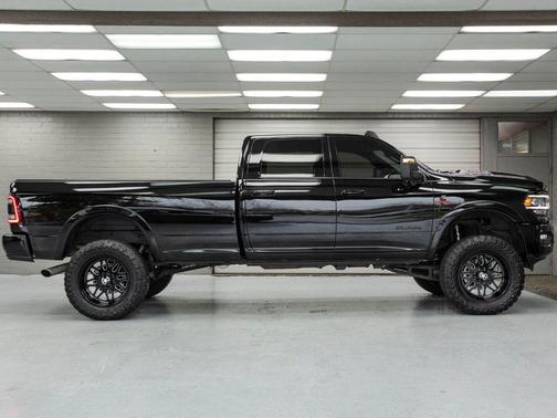 2023 RAM 3500 Laramie Crew Cab 4x4 8' Box