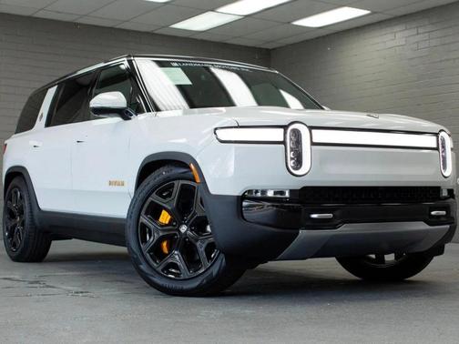 2023 Rivian R1S Adventure