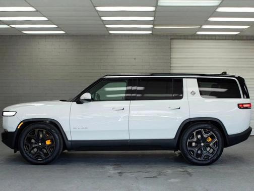 2023 Rivian R1S Adventure