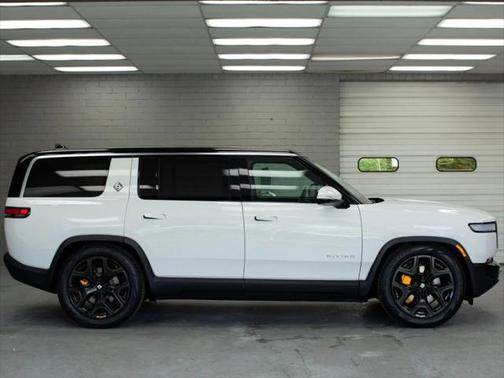 2023 Rivian R1S Adventure
