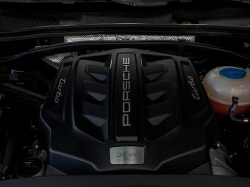 2018 Porsche Macan Turbo