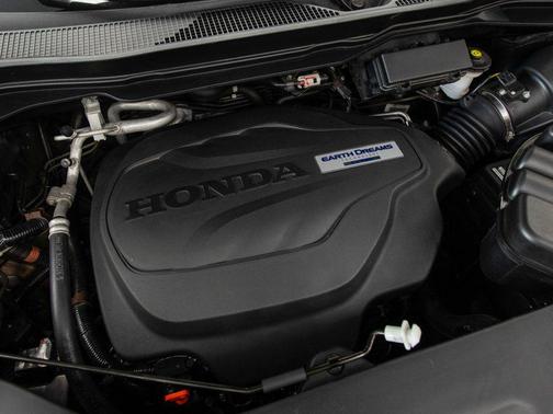 Crystal Black Pearl 2019 Honda Pilot Touring 8-Passenger