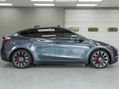 Midnight Silver Metallic 2022 Tesla Model Y Performance Dual Motor All-Wheel Drive