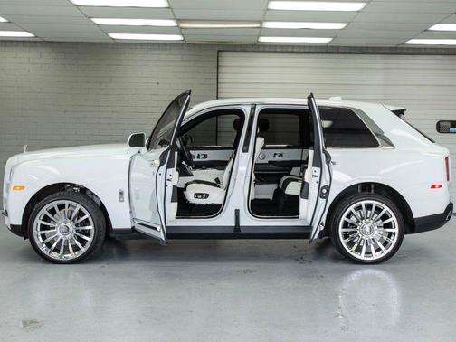Arctic White 2022 Rolls-Royce Cullinan Sport Utility