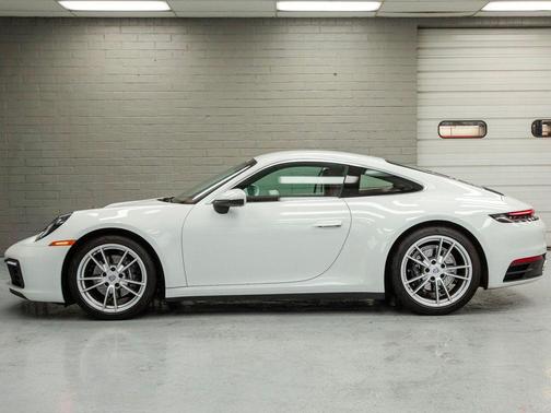 2022 Porsche 911 Carrera 4
