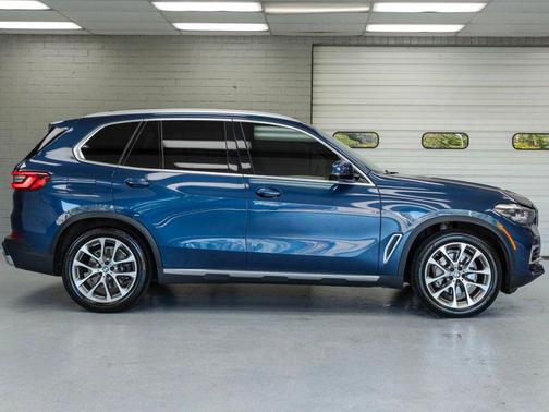 Phytonic Blue Metallic 2022 BMW X5 xDrive40i