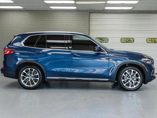 Phytonic Blue Metallic 2022 BMW X5 xDrive40i