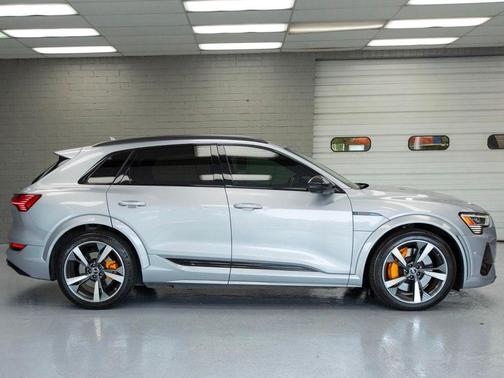 2022 Audi e-tron S Premium Plus