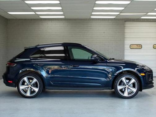 2022 Porsche Macan Base