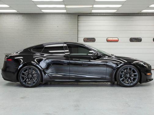 2022 Tesla Model S Plaid