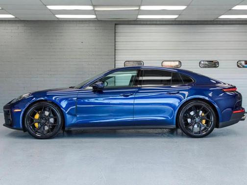2024 Porsche Panamera 4