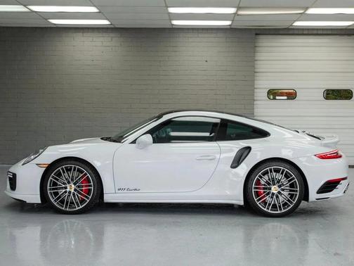 2017 Porsche 911 Turbo
