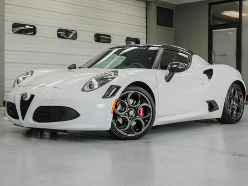White 2018 Alfa Romeo 4C Base