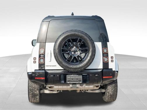 2026 Land Rover Defender 110 X-Dynamic SE