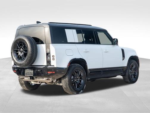 2026 Land Rover Defender 110 X-Dynamic SE