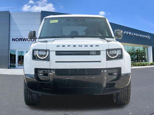 2026 Land Rover Defender 110 X-Dynamic SE