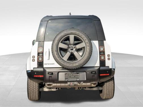 2026 Land Rover Defender 110 X-Dynamic SE