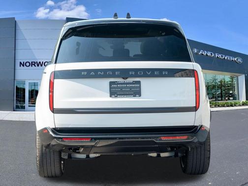 Fuji White 2026 Land Rover Range Rover P400 SE 7 Seat