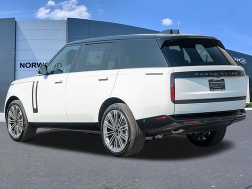 Fuji White 2026 Land Rover Range Rover P400 SE 7 Seat