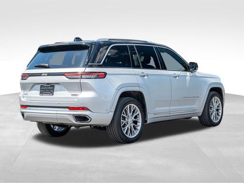 2023 Jeep Grand Cherokee Summit