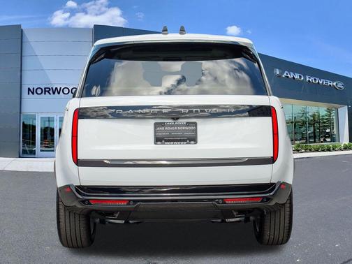 Fuji White 2026 Land Rover Range Rover P400 SE