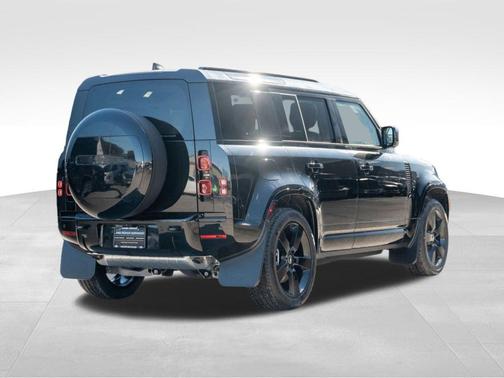 2025 Land Rover Defender P400 X-Dynamic SE