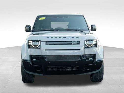 2026 Land Rover Defender 130 X-Dynamic SE