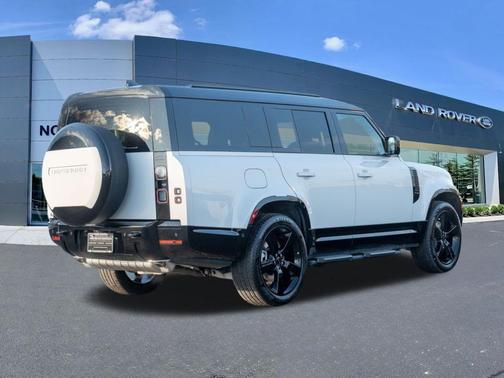 2026 Land Rover Defender 130 X-Dynamic SE