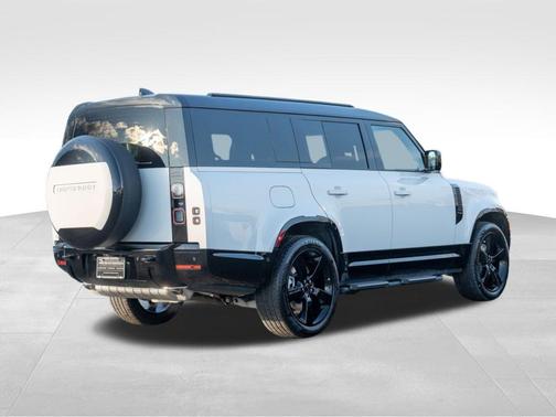 2026 Land Rover Defender 130 X-Dynamic SE