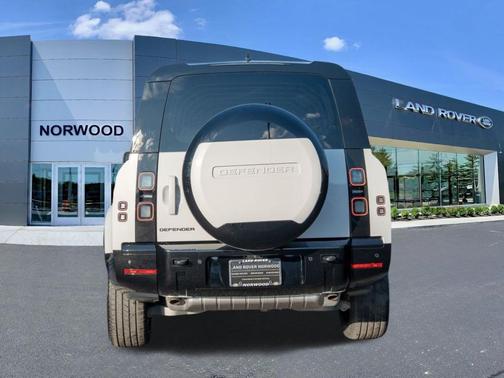 2026 Land Rover Defender 130 X-Dynamic SE