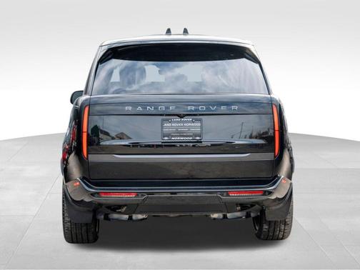 2025 Land Rover Range Rover P550e SE
