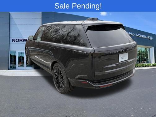 Santorini Black 2026 Land Rover Range Rover P400 SE 7 Seat