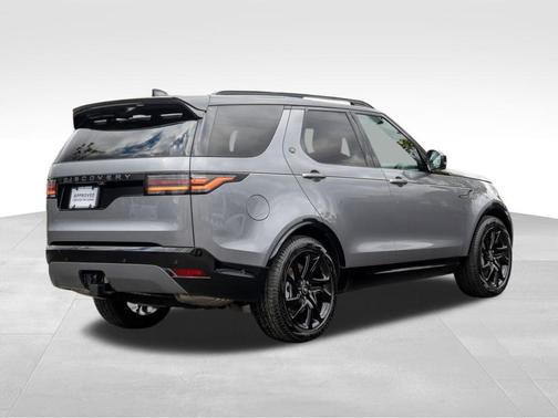 2025 Land Rover Discovery P300 Dynamic SE