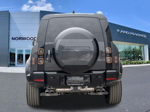 2026 Land Rover Defender P525 V8