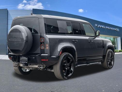 2026 Land Rover Defender P525 V8