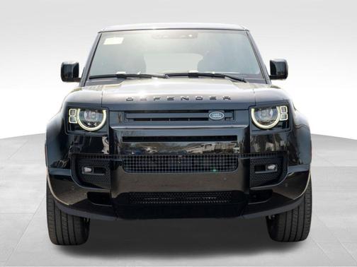 2025 Land Rover Defender P500 V8