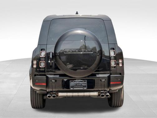 2025 Land Rover Defender P500 V8
