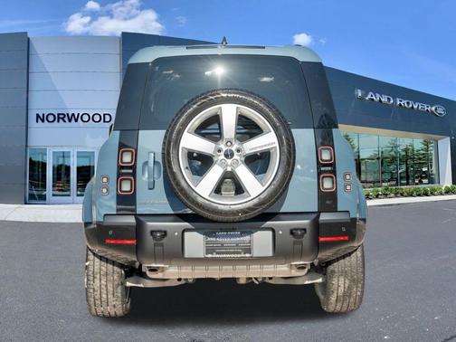 2026 Land Rover Defender 110 X-Dynamic SE