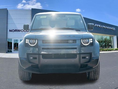 2026 Land Rover Defender 110 X-Dynamic SE