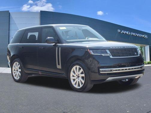 Santorini Black 2026 Land Rover Range Rover P400 SE 7 Seat