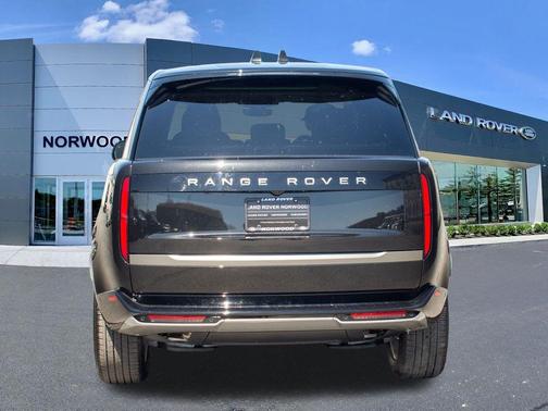 Santorini Black 2026 Land Rover Range Rover P400 SE 7 Seat