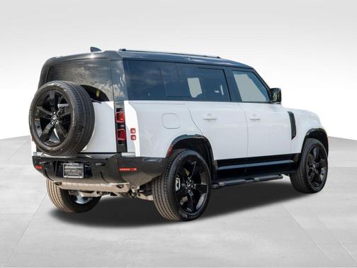 2025 Land Rover Defender P400 X-Dynamic SE