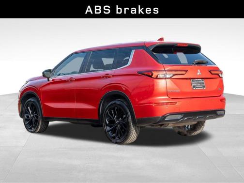 2023 Mitsubishi Outlander SE Black Edition