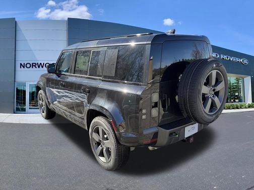 Santorini Black 2026 Land Rover Defender P400 X-Dynamic SE